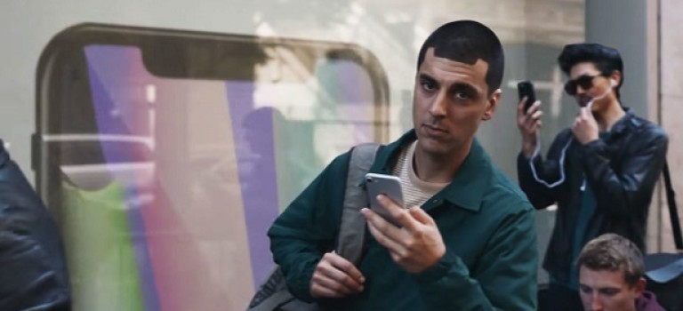 Samsung в очередной раз высмеяли Apple