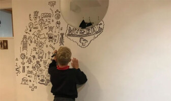 Этому 9-летнему мальчику платят за рисунки на стенах