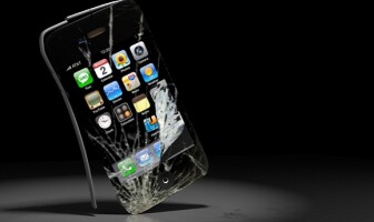 Суд против Apple и сколько должен работать iPhone. Новость, полная противоречий