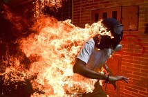 Фото горящего мужчины победило в World Press Photo