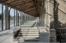 Латвийская архитектурная студия превратила заброшенный склад в концертную площадку