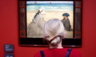 «Люди, соответствующие картинам»: фото-проект об особенных посетителях музеев