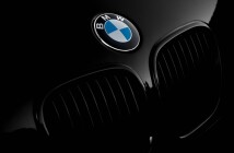 BMW впервые за столетнюю историю радикально изменил логотип