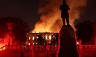 В Бразилии сгорел старейший в стране музей